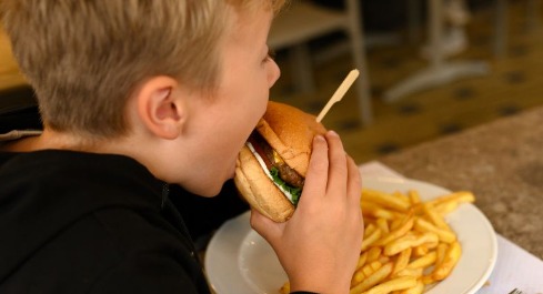 ¿Cómo enfrentar la obesidad y sobrepeso infantil de Latinoamérica?
